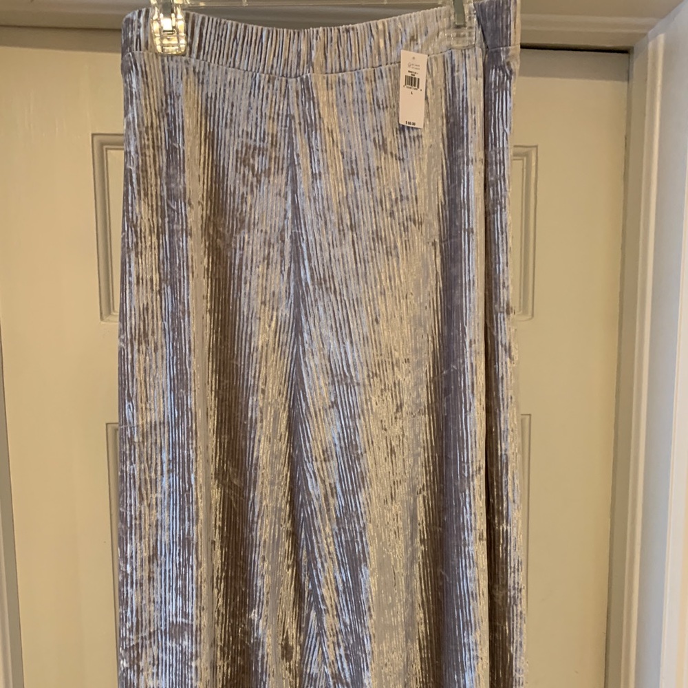 Wide-Leg Crinkle Velvet Pant